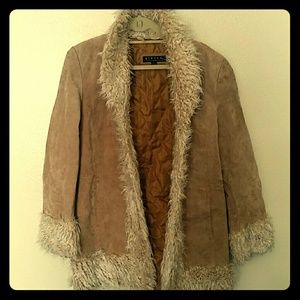 Genuine leatherjacket with faux fur.